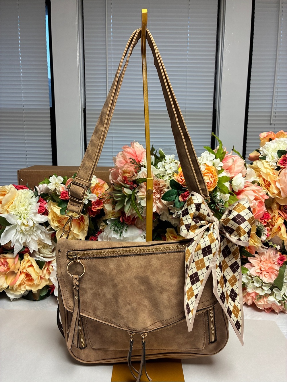 Taupe Smooth Finish Crossbody Bag Multi Pocket Expandable Organizer Gold Tone